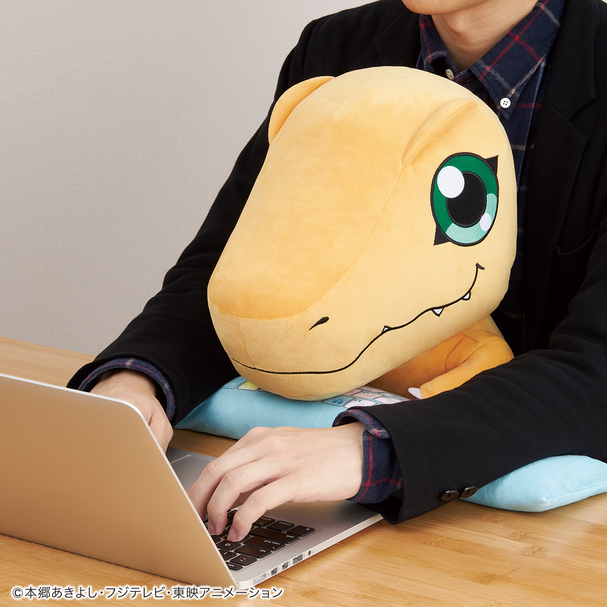 デジモンアドベンチャー』より「アグモン」のPCクッションが予約