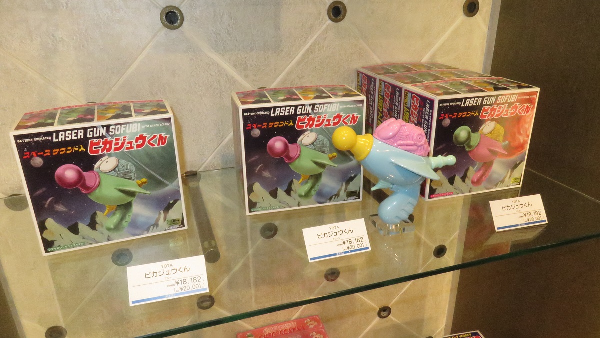 ピカ銃 ヨタくん ピカ銃展in大泉寺。ピカピカ光るおもちゃの銃の