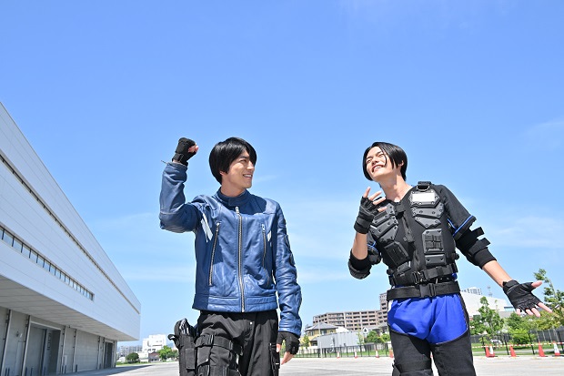 リバイスForward 仮面ライダーライブ&エビル&デモンズ DXジャイアント… Amazon.co.jp: 【メーカー特典あり】Vシネクスト「リバイス