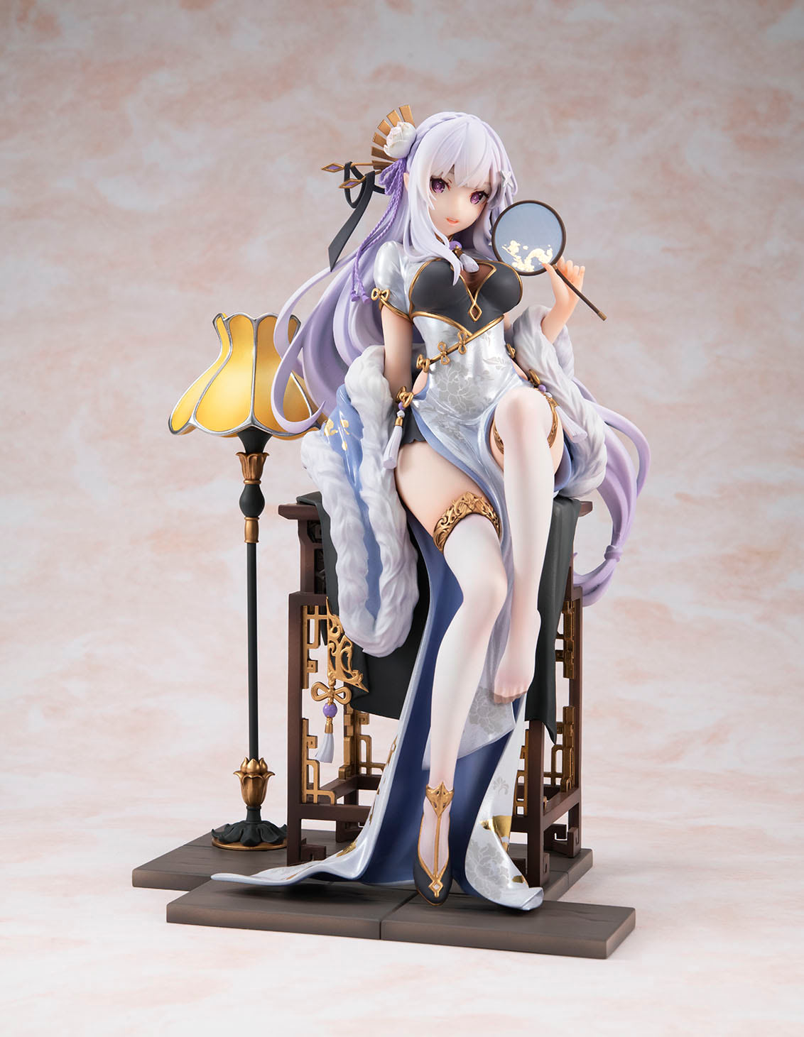 Re：ゼロ』優雅なチャイナドレスに包まれたエミリアに惹き込ま