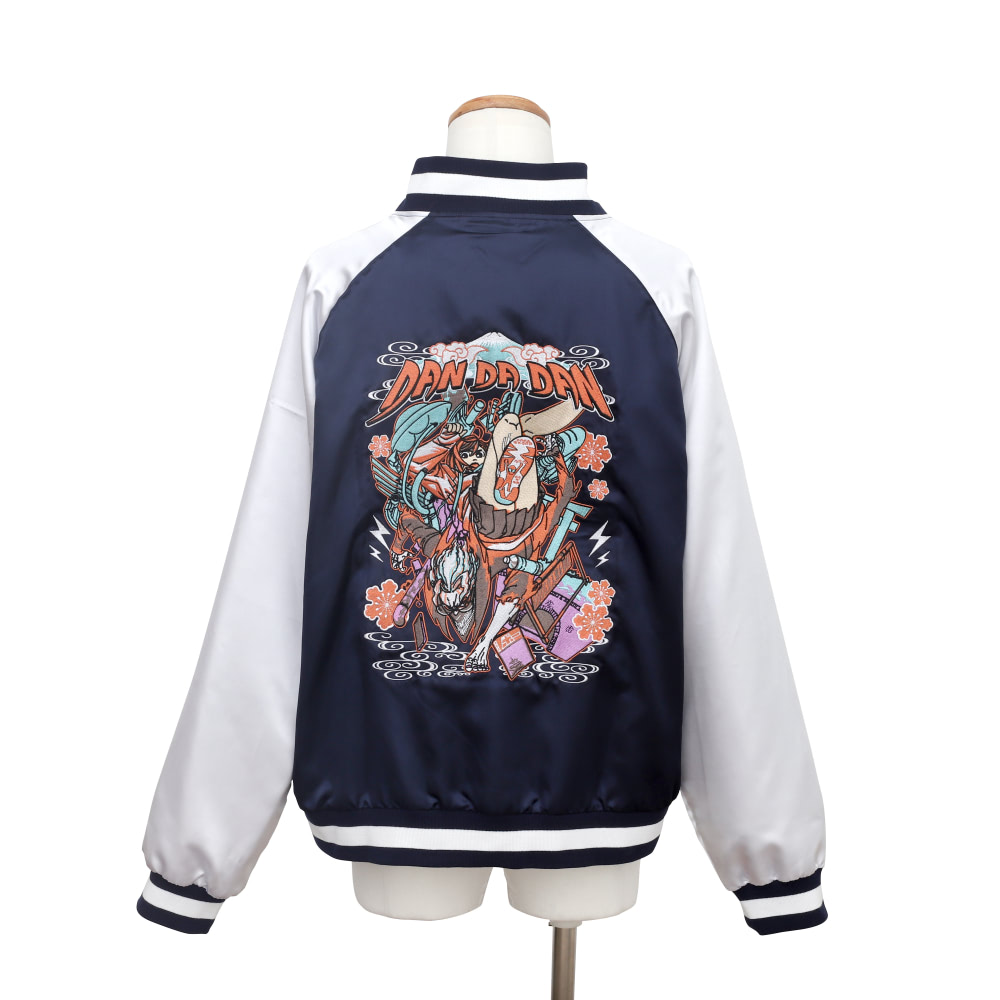 ダンダダン』スタイリッシュなスカジャン、腕時計で世界観に染まる