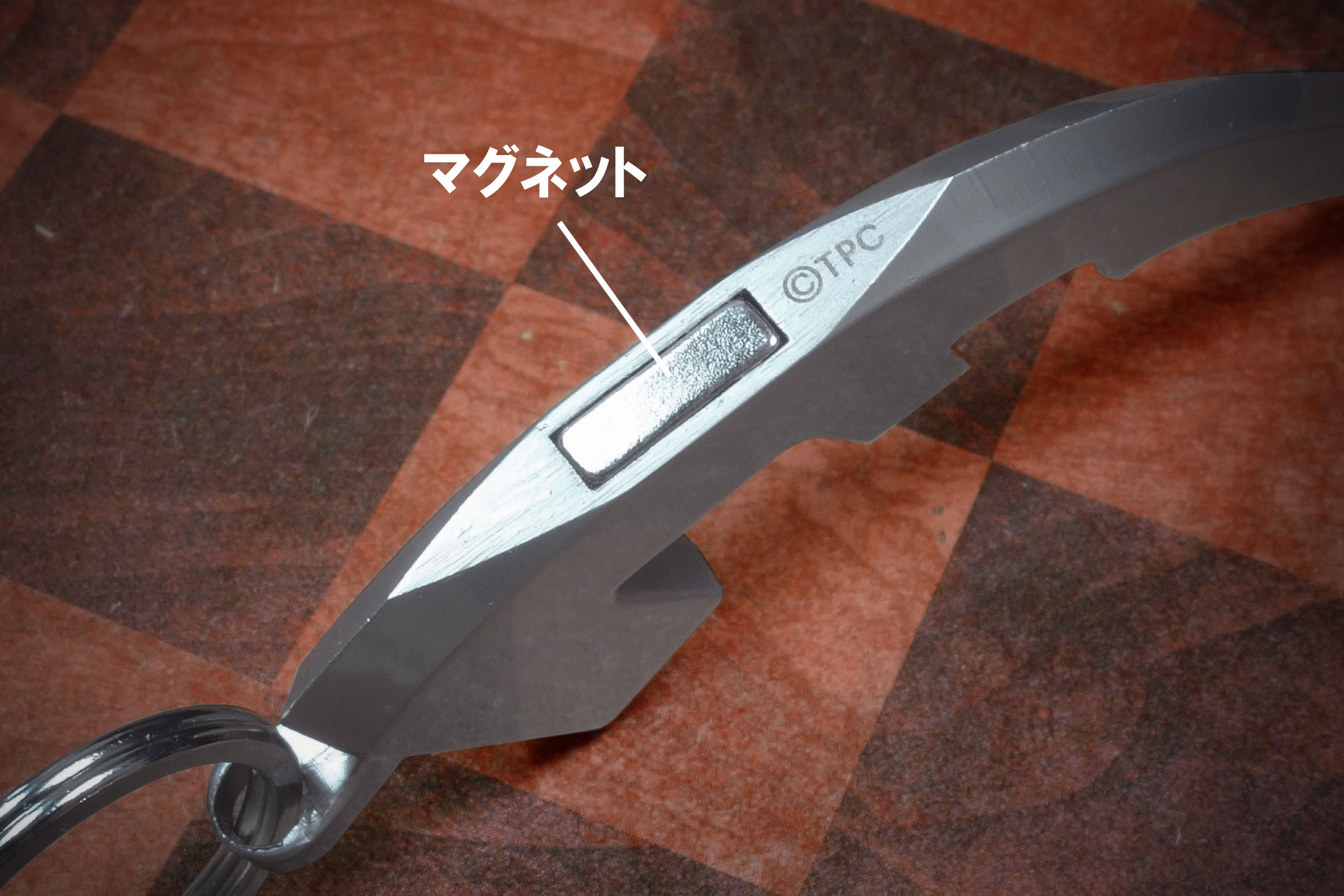 ウルトラセブン】刺さった感を再現！ アイスラッガーキーキーパー