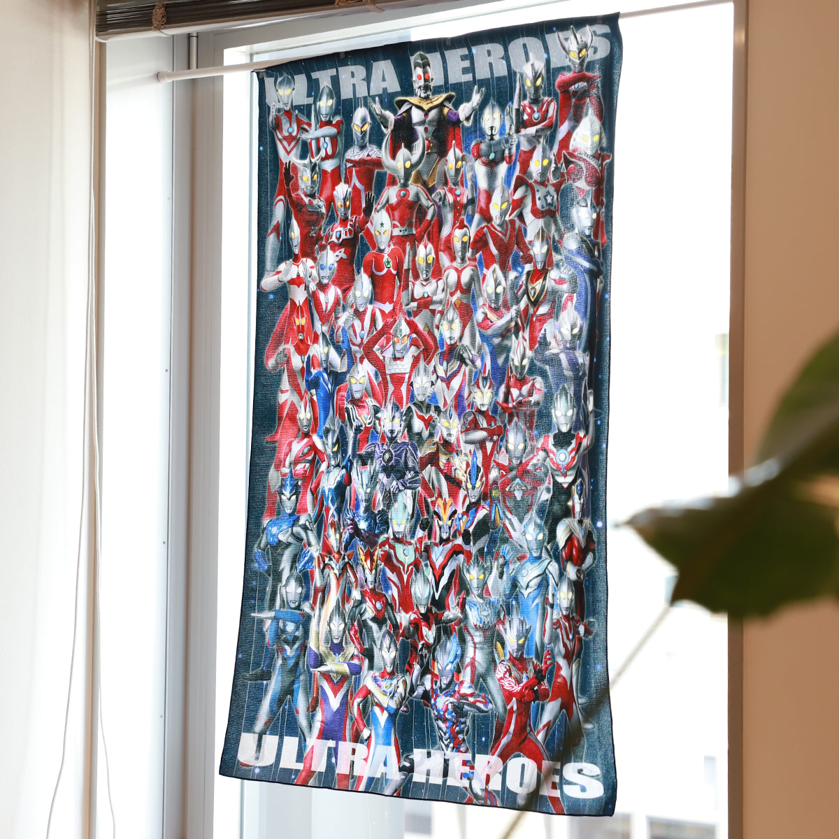 55体の歴代ウルトラヒーロー大集結！ 部屋にも飾れるビッグタオル