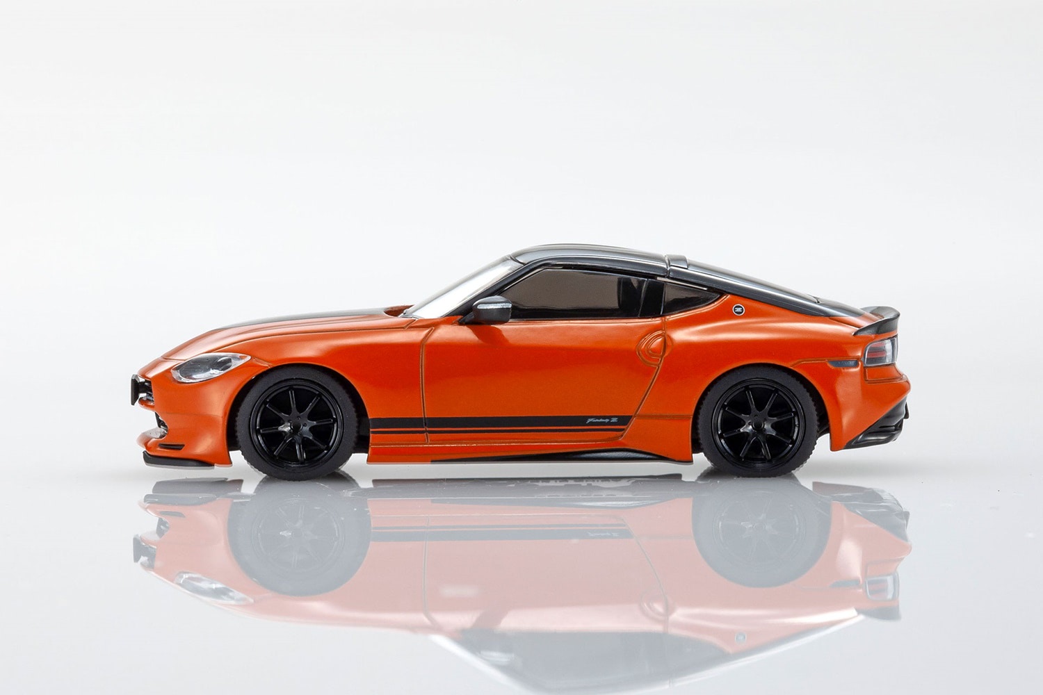 ファミマ】あの『京商』が新型『フェアレディZ 』をいち早くモデル化