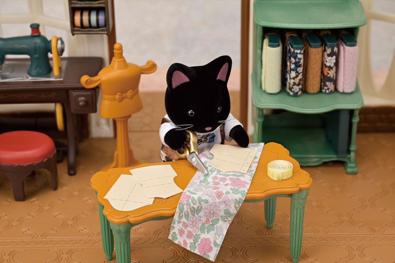 シルバニアファミリー】ネコの仕立て屋さん！可愛いミシンも動く