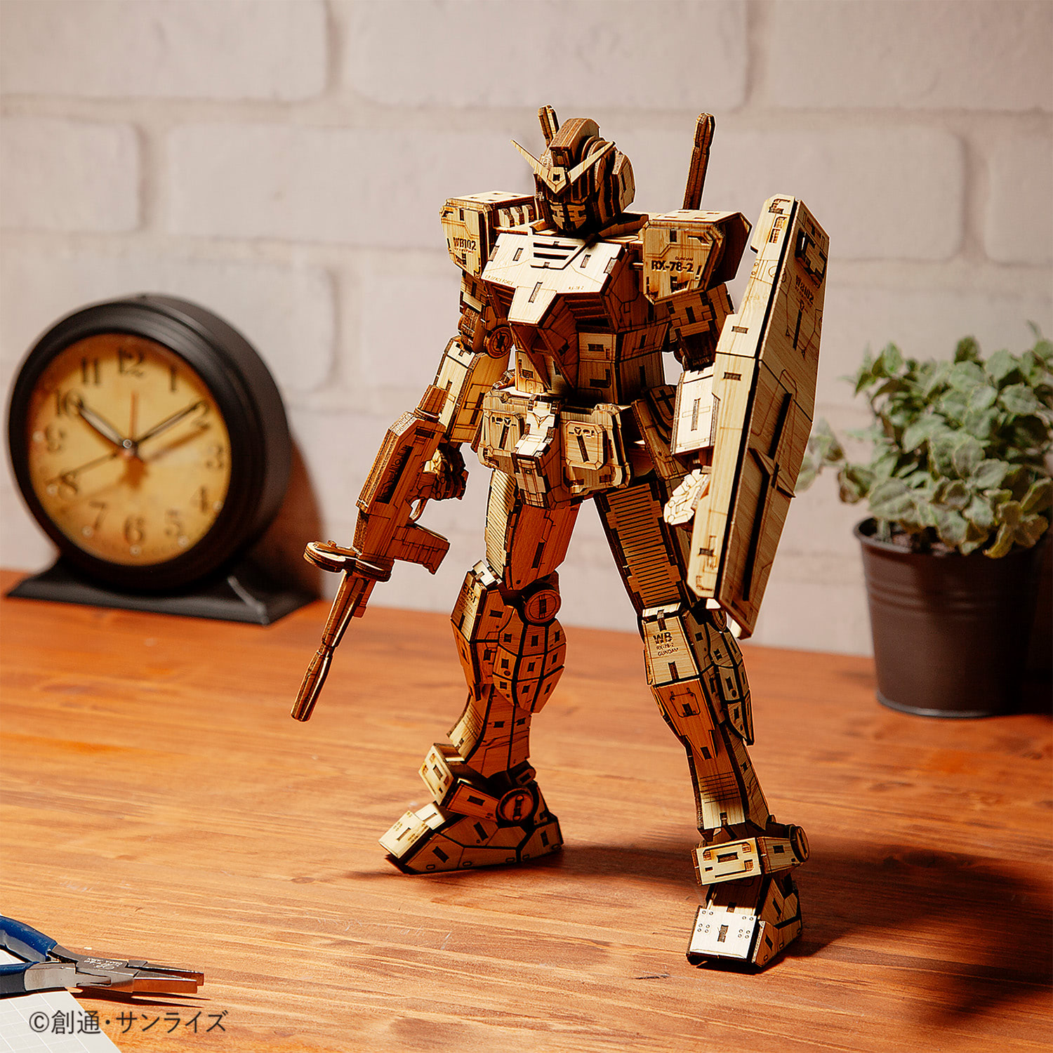 ガンプラ】竹素材の『ガンダム』は工具や接着剤不要！迫力のサイズ