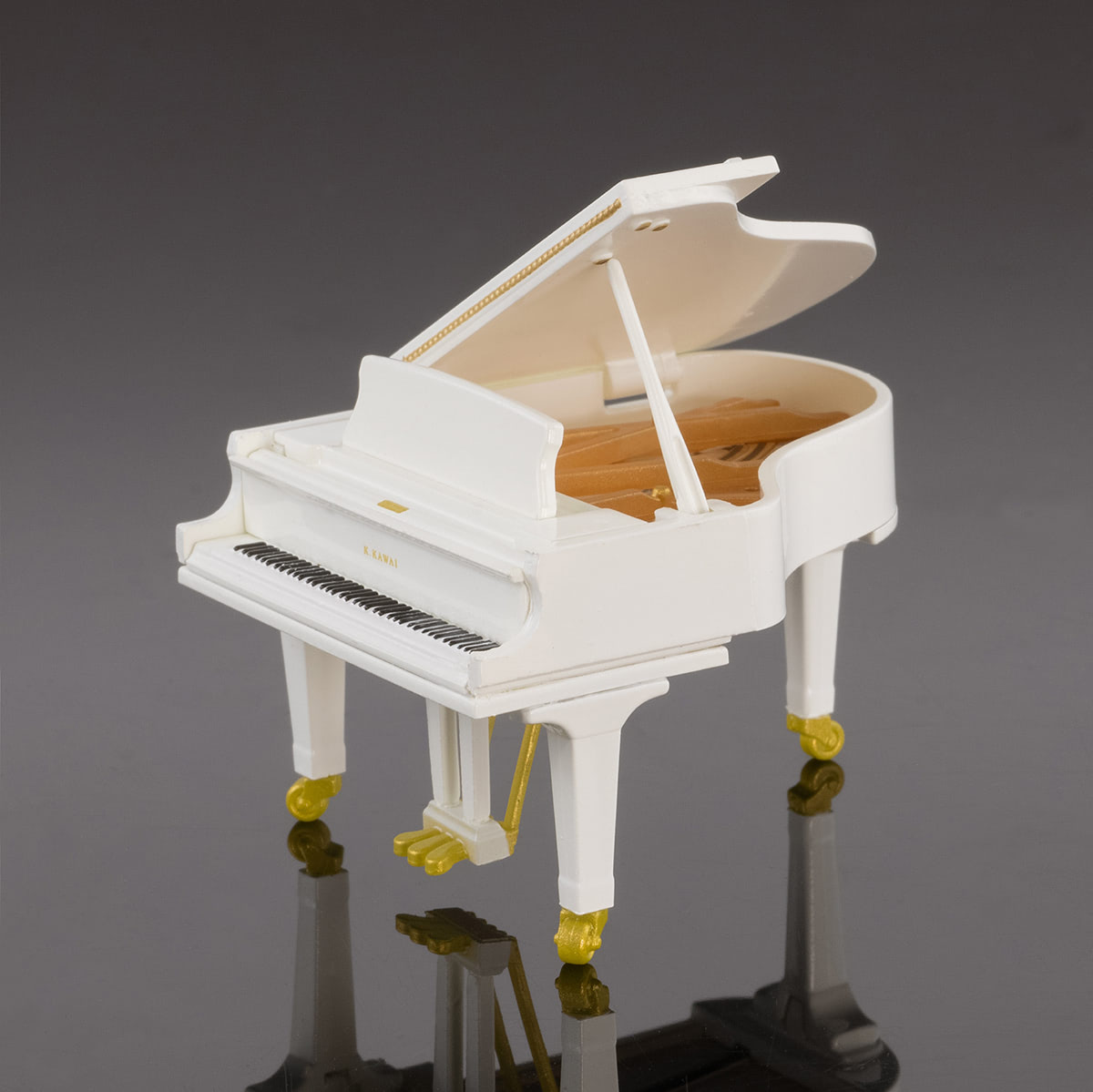 YOSHIKI愛用の透明版も！ カワイのグランドピアノがミニチュアに