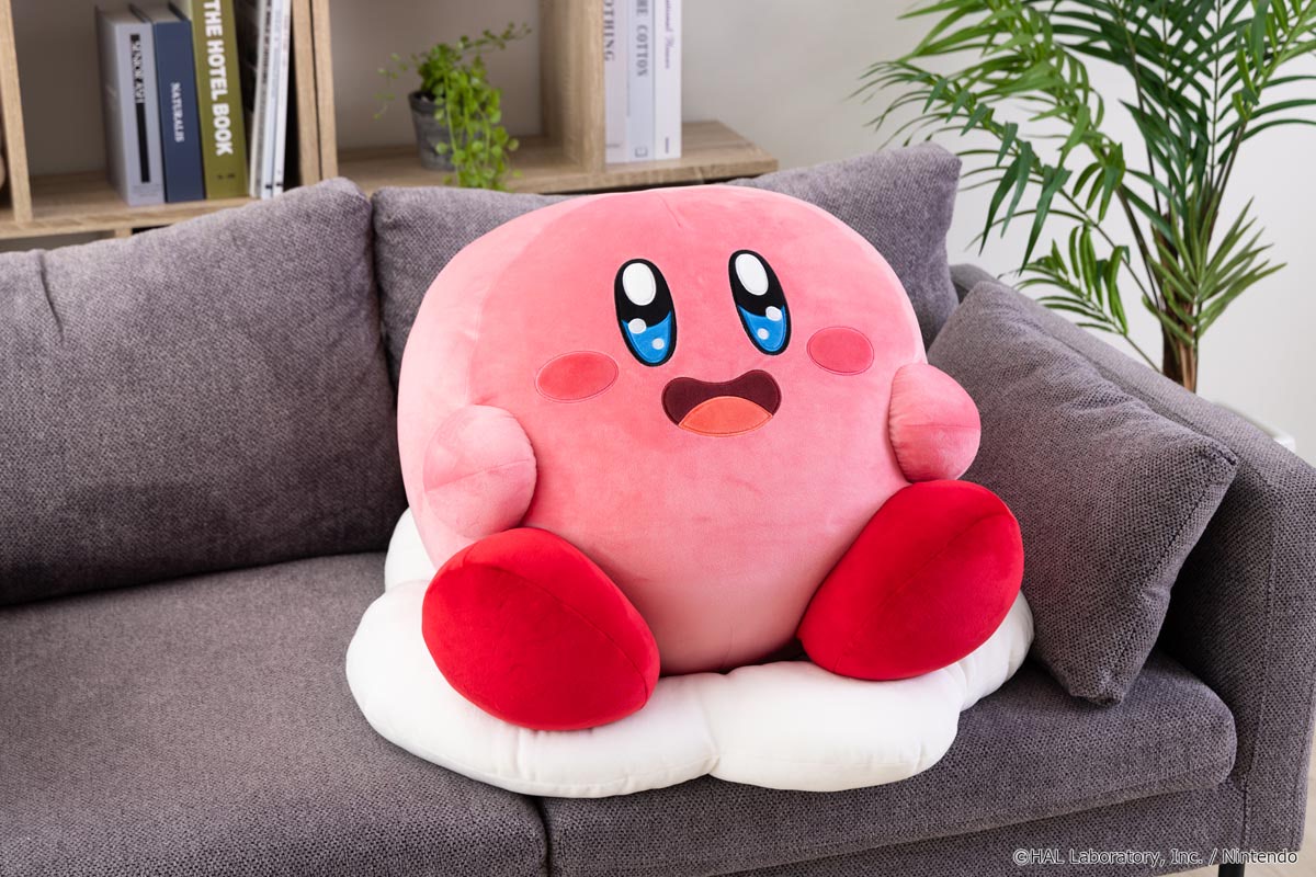カービィのグルメフェス』全高約51センチの超巨大ぬいぐるみ登場