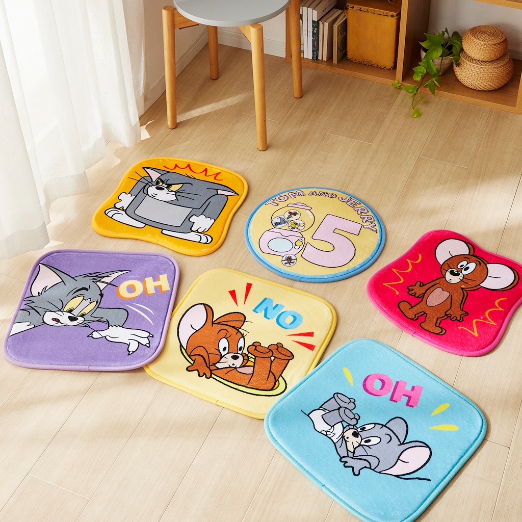 ☆新品☆レア　ラグ　輸入　トムとジェリー　可愛い　インテリア　オシャレ　アニメ ☆新品☆レア ラグ 輸入 トムとジェリー 可愛い インテリア オシャレ