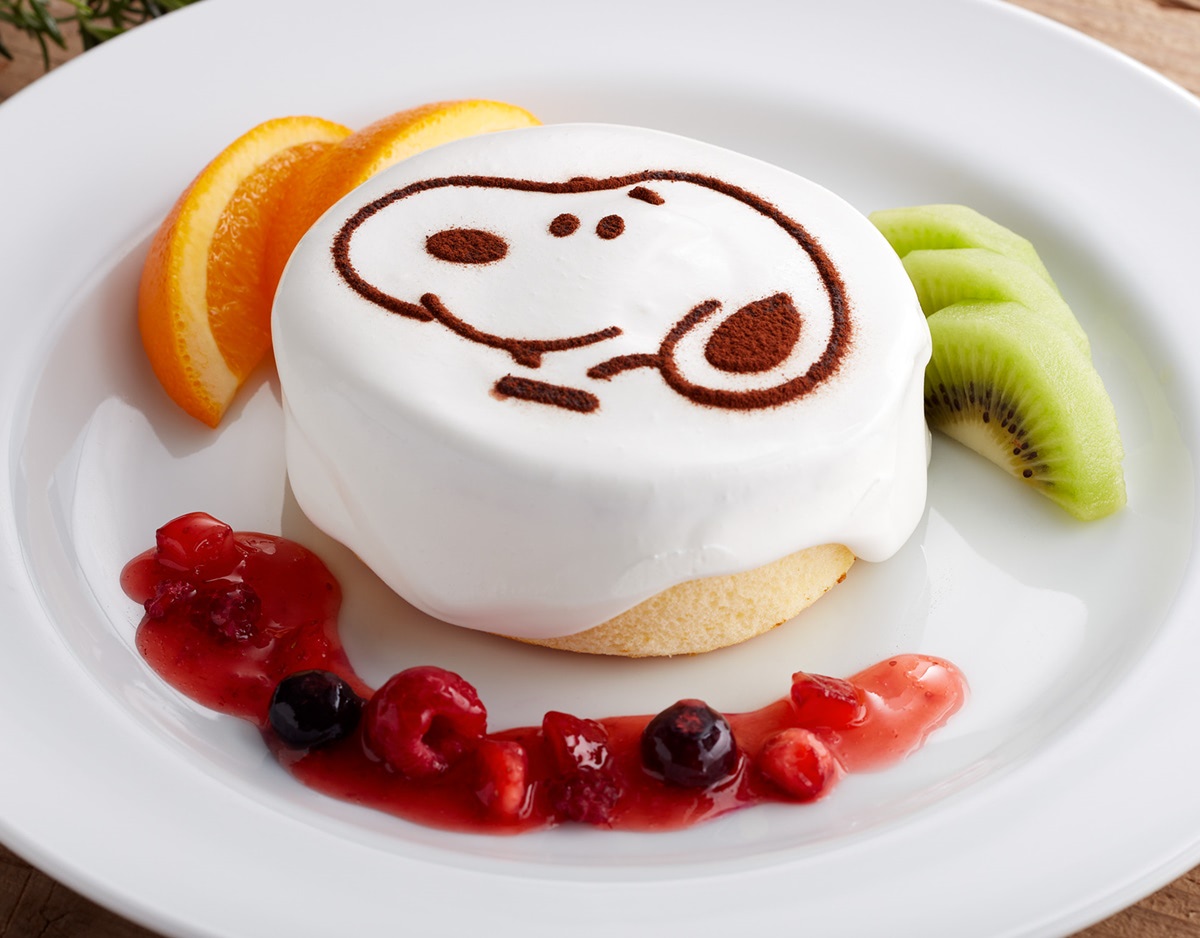 スヌーピー】可愛いノベルティも！ コラボメニューで元気をチャージ