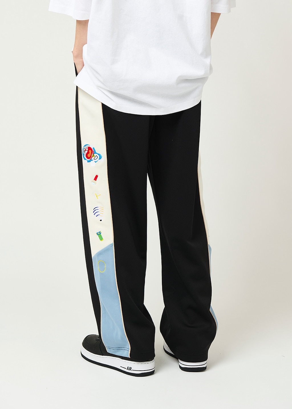 【新品タグ付き】グラニフ　ドラえもんコラボ　ジャージ　パンツ ドラえもん】グラニフ新作はどら焼き、ひみつ道具にネズミパニック