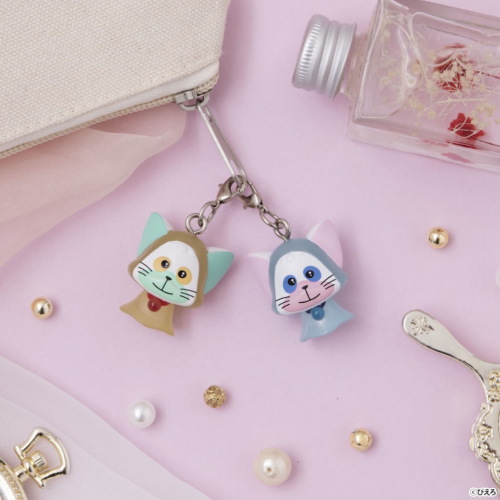 クリィミーマミ ポジ＆ネガ フィギュアキーチェーン 7種 クリィミーマミ】レインコート姿のネガ＆ポジが “めじるし” に