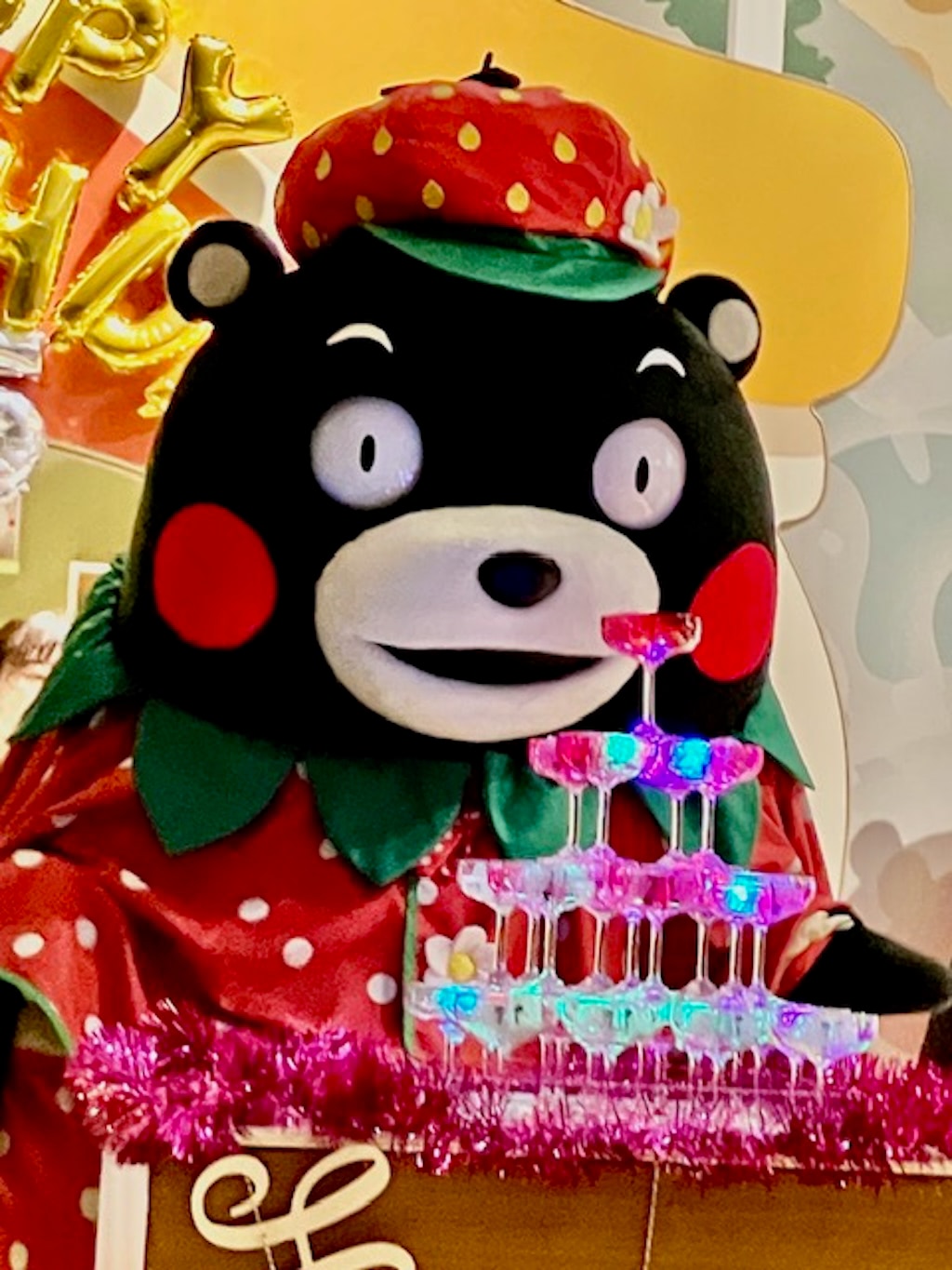 くまモン】新衣装「イチゴモン」で誕イベ＆シャンパンタワー