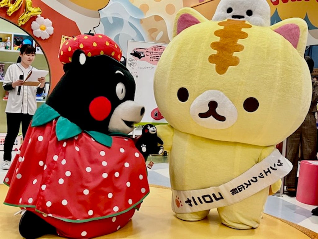 くまモン】新衣装「イチゴモン」で誕イベ＆シャンパンタワー