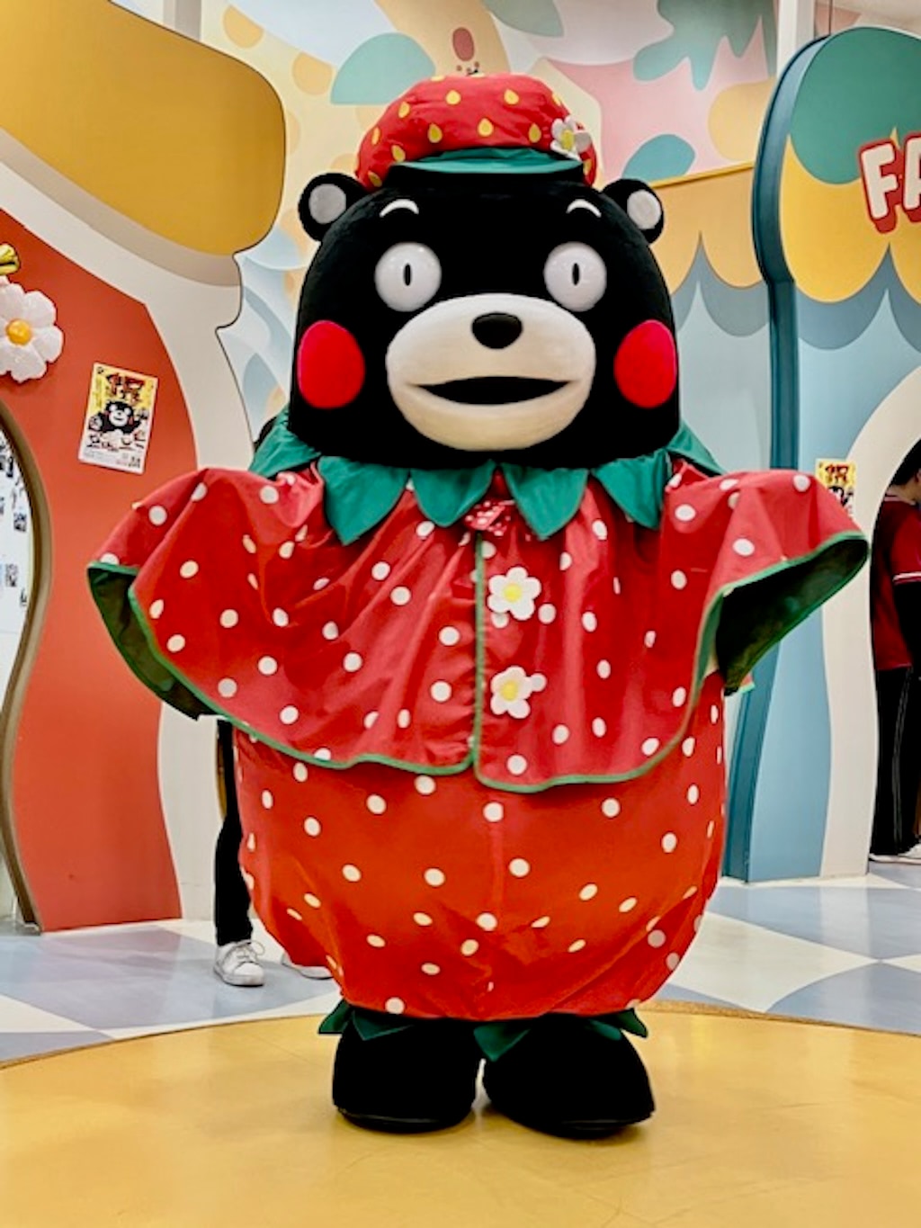 くまモン】新衣装「イチゴモン」で誕イベ＆シャンパンタワー