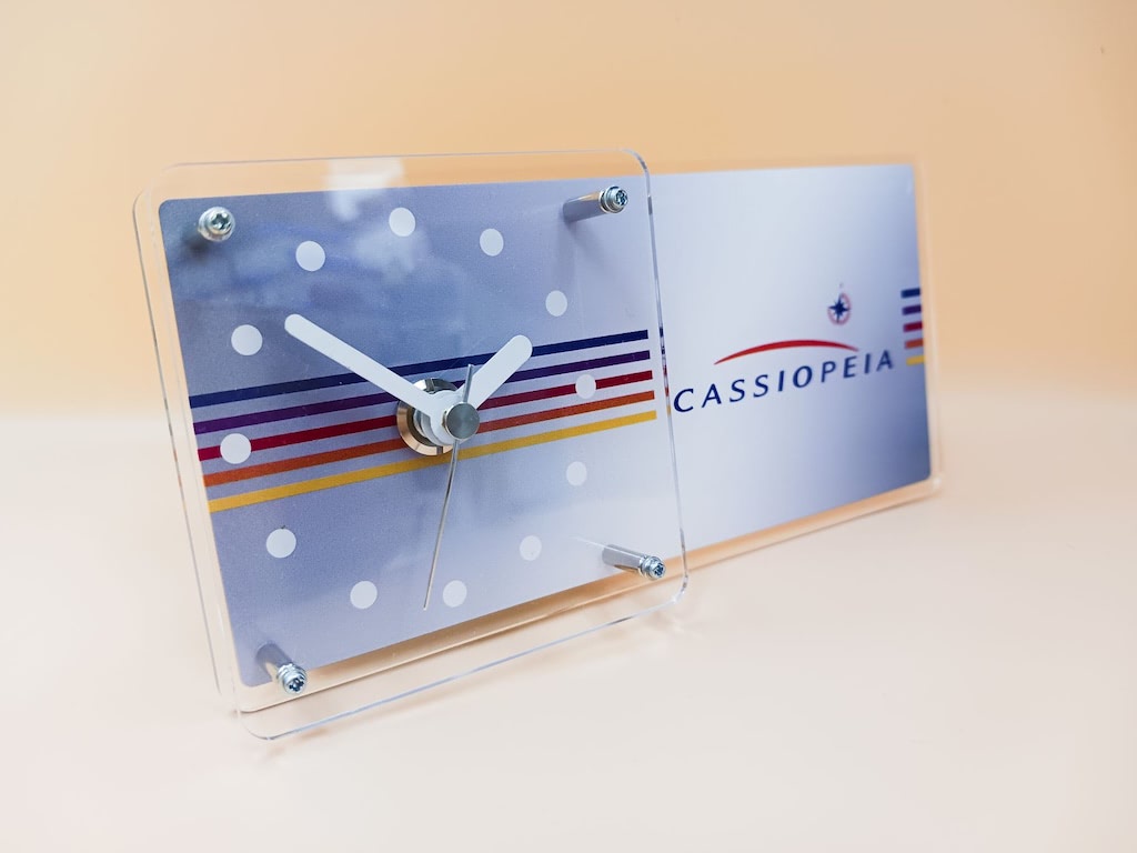 【入手困難】寝台特急カシオペア アクリル置き時計① 寝台特急カシオペア】引退記念グッズ／美しいボディをデザインに